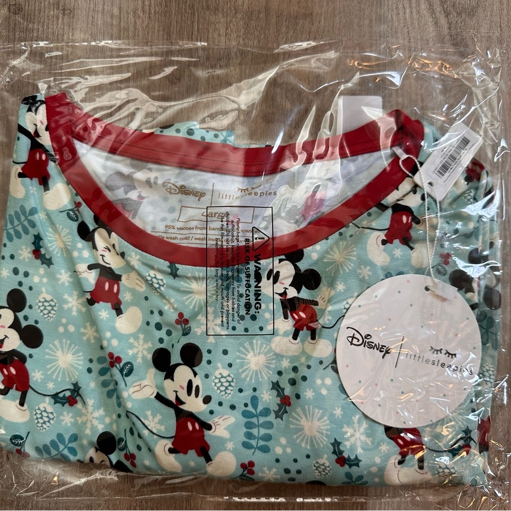 Little Sleepies Mickey Winter Wonderland, Men’s Large Top
